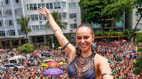  Paolla Oliveira Carnaval Extravaganza: A Fusion of Samba, Sparkle, and Surprise!